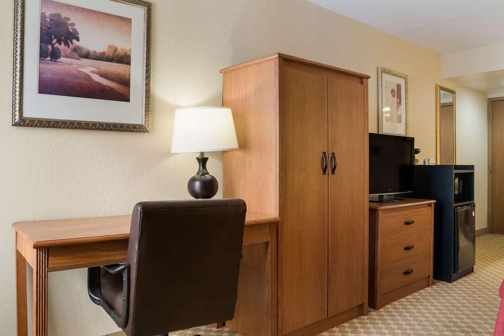Quality Inn & Suites Saginaw Cameră foto