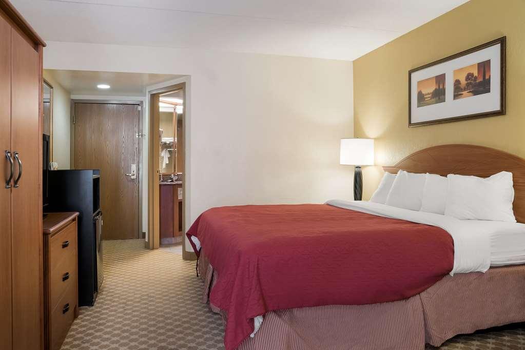 Quality Inn & Suites Saginaw Cameră foto