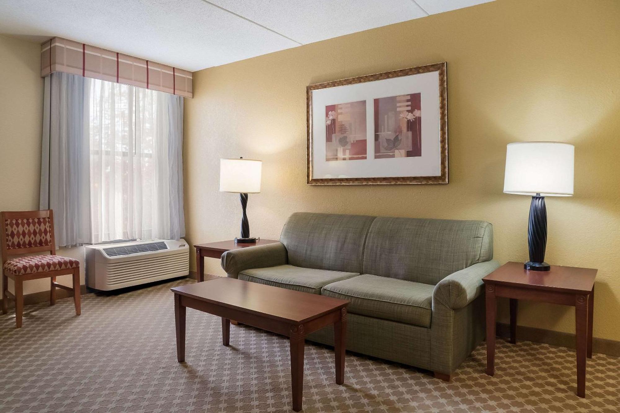 Quality Inn & Suites Saginaw Exterior foto