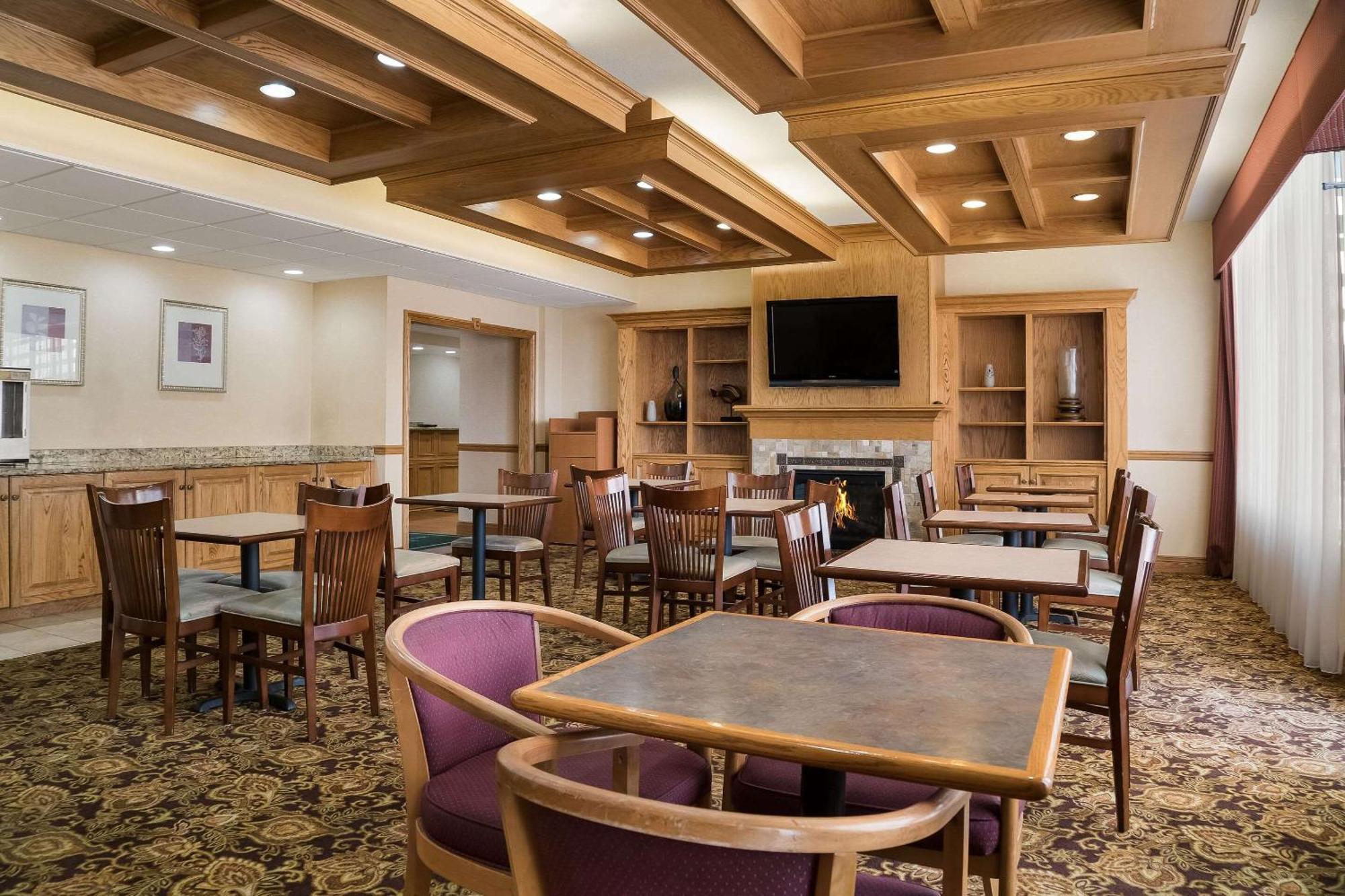 Quality Inn & Suites Saginaw Exterior foto