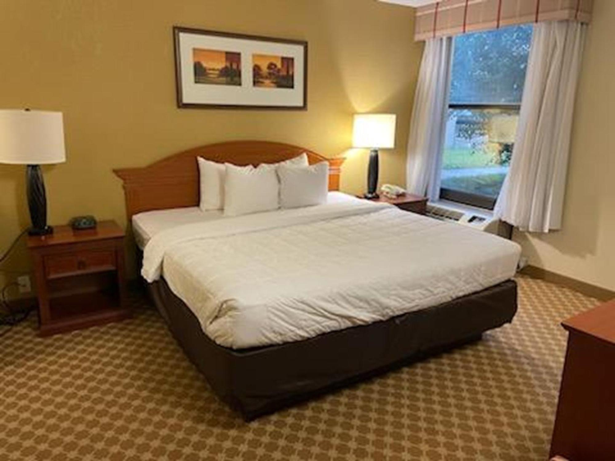 Quality Inn & Suites Saginaw Exterior foto