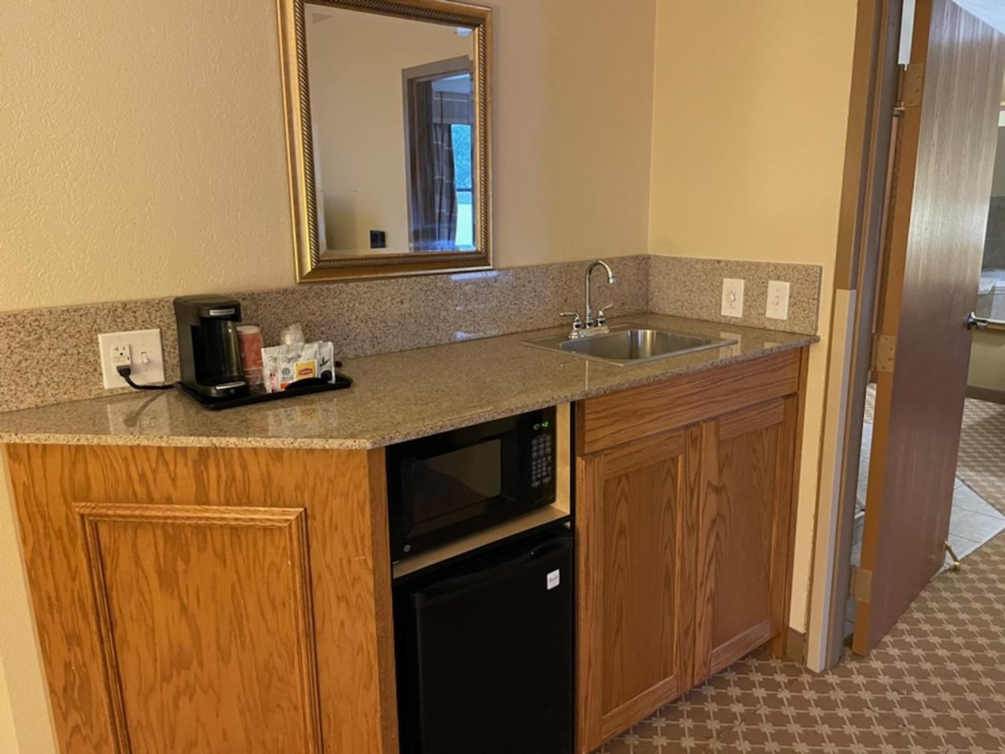 Quality Inn & Suites Saginaw Exterior foto