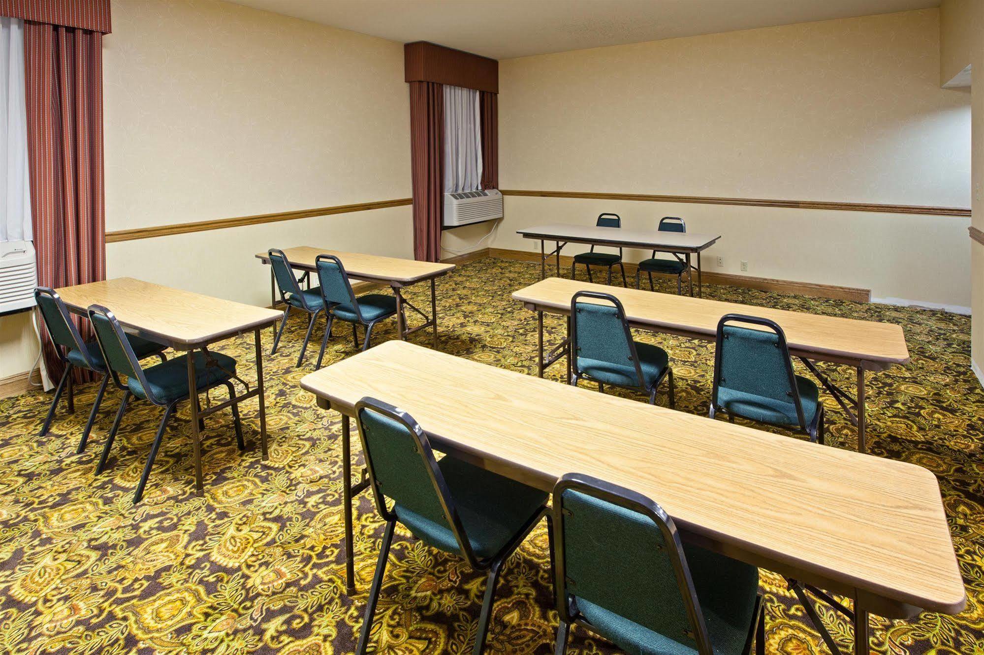 Quality Inn & Suites Saginaw Afaceri foto